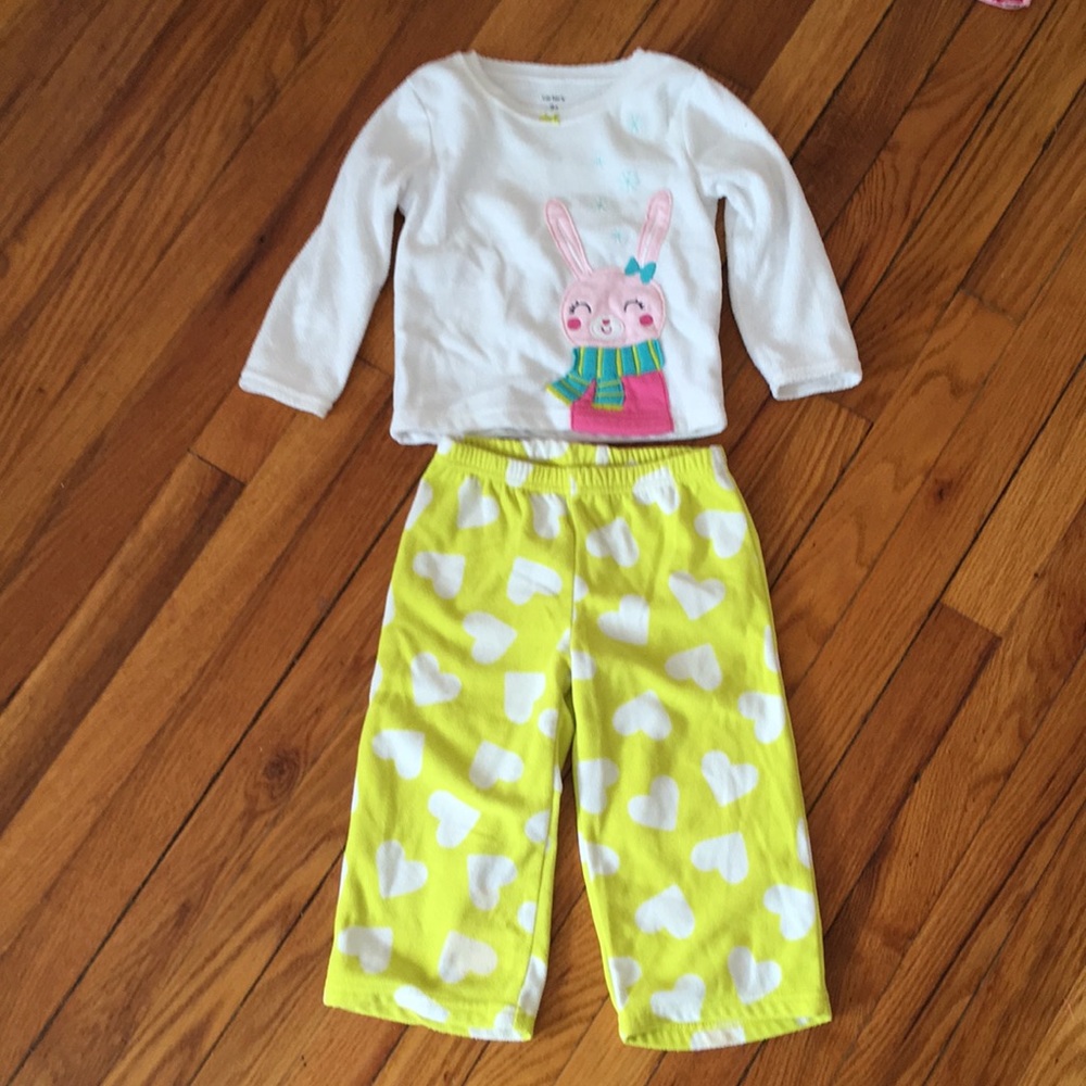 Carter’s size 2T pajama set